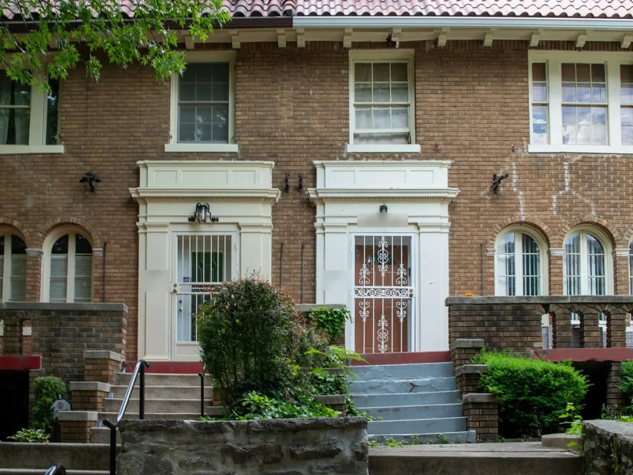 Illustrative stock exterior photo for 634 Thornbury St