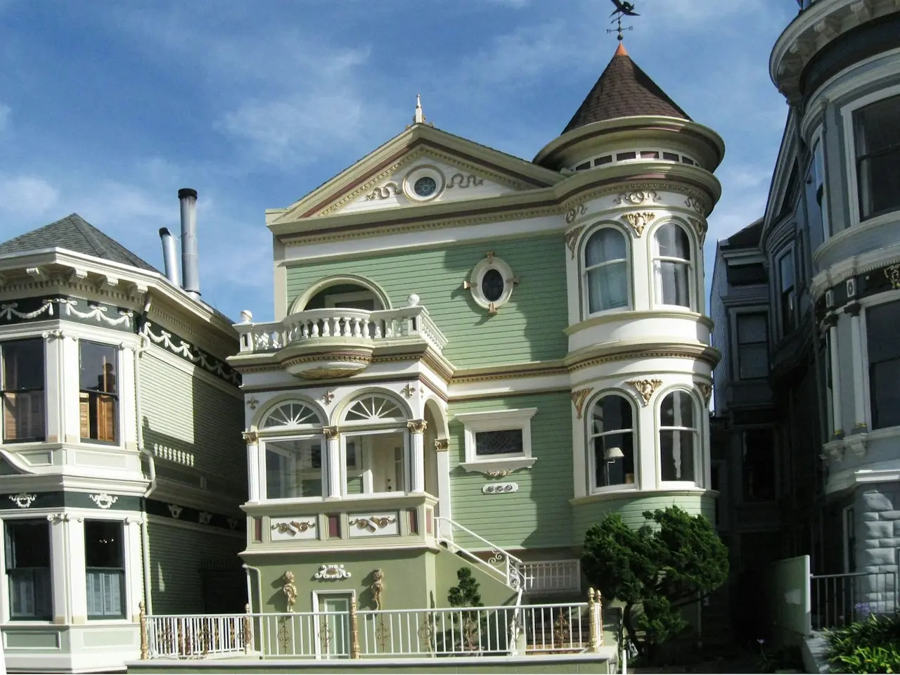 Illustrative stock exterior photo for 553 W Ironweed St